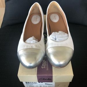 ⭐️SOLD ON M⭐️ Clarks Flats